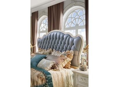 Классическая двуспальная кровать честерфилд из белого дерева и голубой кожи
