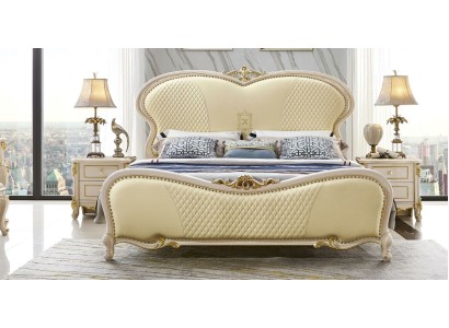 Дизайнерская деревянная кровать с кожаными элементами в классическом стиле