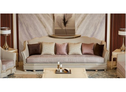 Потрясающий мягкий кожаный диван в бежевом цвете с позолотой