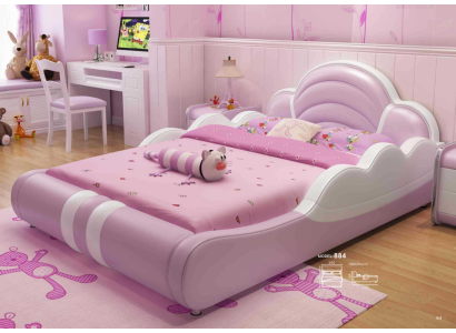 Восхитительная кожаная двухспальная кровать в розовых тонах для девочки