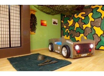 Деревянная детская кровать в виде военной машины с матрасом