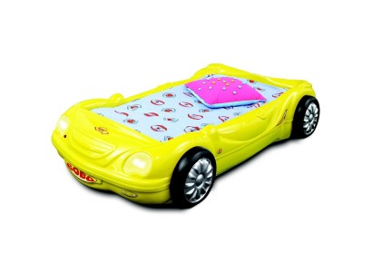 Восхитительная детская кровать в виде желтого гоночного автомобиля