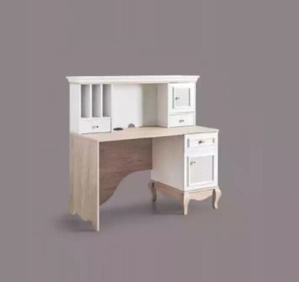 Роскошный письменный стол в изысканном классическом стиле