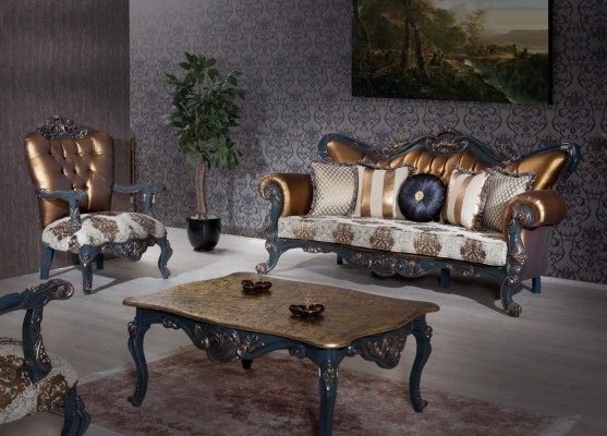 Exquisites Sofa im klassischen Stil mit goldenen Elementen für das Wohnzimmer