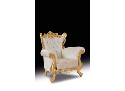 Королевское кресло в классическом стиле для гостиной в нежных цветах