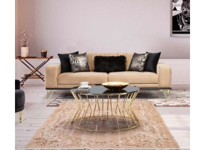 Бежевый трехместный диван из роскошного дизайна для гостиной