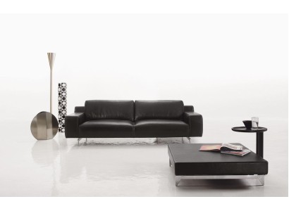 Премиальный кожаный трехместный диван в строгом итальянском стиле