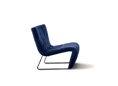 Изысканное дизайнерское кресло для гостиной в минималистичном стиле