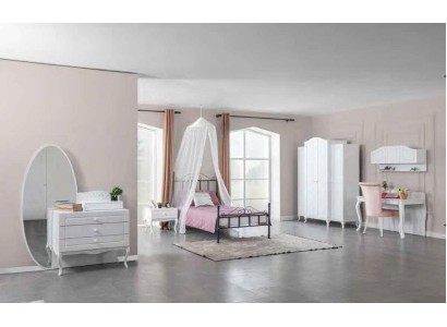 Классический комплект подростковой мебели для спальни в светлых тонах 
