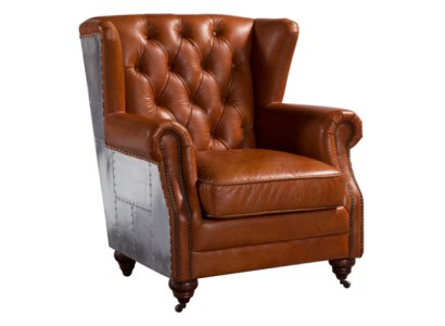Красивое крылатое винтажное кресло из кожи светло-коричневого цвета