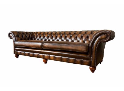 Элегантный кожаный диван коричневого цвета в стиле Честерфилд