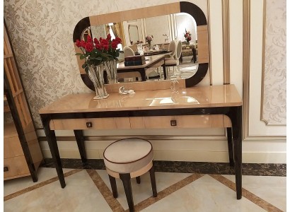 Деревянный туалетный столик с зеркалом для спальни в современном стиле