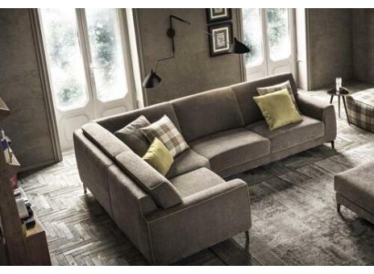 Великолепный стильный серый угловой диван на ножках 