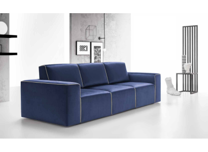 Большой удобный трехместный диван в стиле модерн