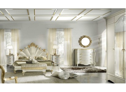 Роскошный спальный комплект мебели в классическом стиле из трех частей