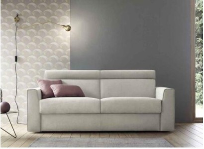 Совершенный двухместный светлый диван в современном стиле