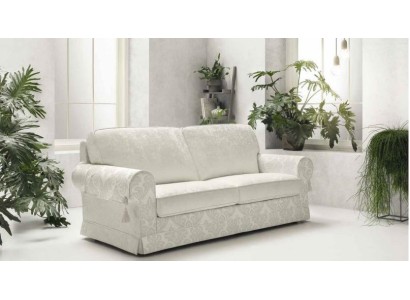 Роскошный трехместный диван в текстильной обивке с кистями