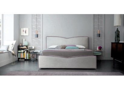 Очаровательная удобная двуспальная кровать в современном стиле