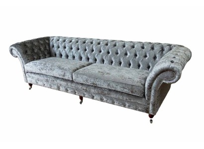 Великолепный серый четырехместный диван честерфилд на ножках