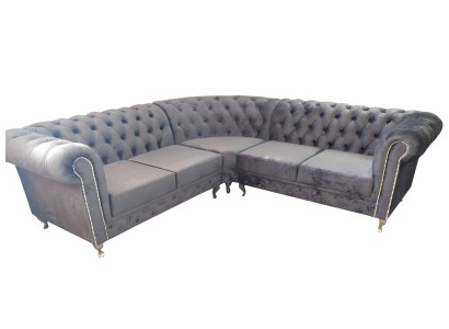 Угловой диван честерфилд в текстильной обивке на открытых ножках