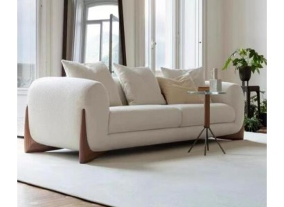 3-х местный белый диван на дизайнерских деревянных ножках