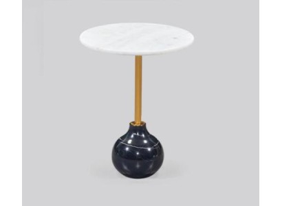 Элегантный черно-белый мраморный столик в современном дизайне