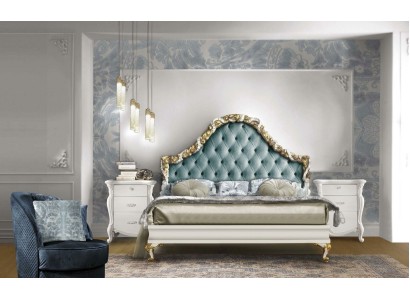 Бесподобная королевская кровать с резным изголовьем в классическом стиле