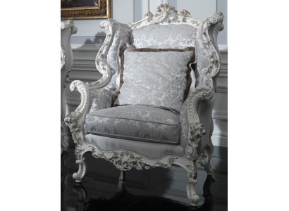 Роскошное кресло для отдыха в классическом стиле
