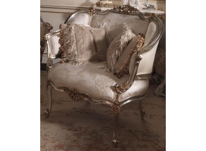 Роскошное дизайнерское кресло в классическом стиле