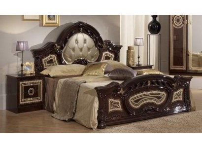 Невероятный сет мебели для спальни с кроватью в стиле Честерфилд и прикроватными тумбочками