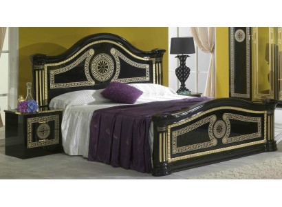 Невероятная итальянская кровать с тумбочками в черном исполнении с золотистым оформлением