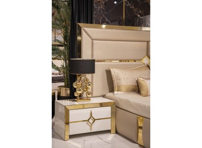 Белоснежная прикроватная тумба в современном стиле c золотым обрамлением для спальной комнаты итальянского качества