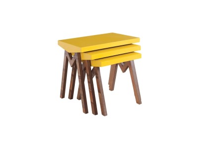 Три приставных столика с желтой столешницей и коричневыми ножками