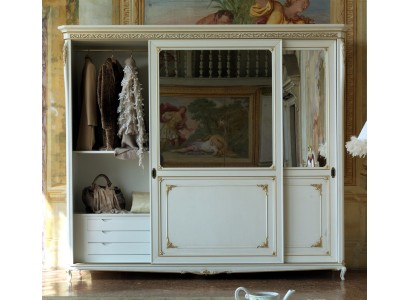 Большой гардеробный шкаф для спальной комнаты в белом цвете в итальянском классическом стиле
