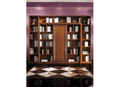 Большой вместительный деревянный книжный шкаф в классическом итальянском стиле 
