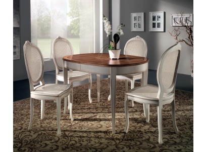 Белоснежный комплект для столовой комнаты состоящий из обеденного стола с деревянной столешницей и 4-х дизайнерских стульев