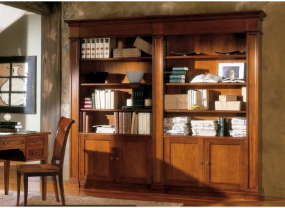 Большой деревянный книжный шкаф для офиса или гостиной комнаты в классическом итальянском стиле 