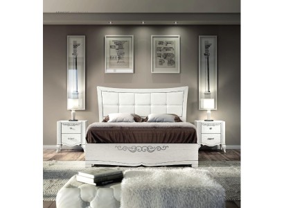 Двуспальная большая кровать в современном стиле в светло-сером цвете с изголовьем честерфилд