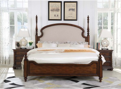 Большая двуспальная кровать с 2-мя прикроватными тумбочками в сдержанном классическом стиле