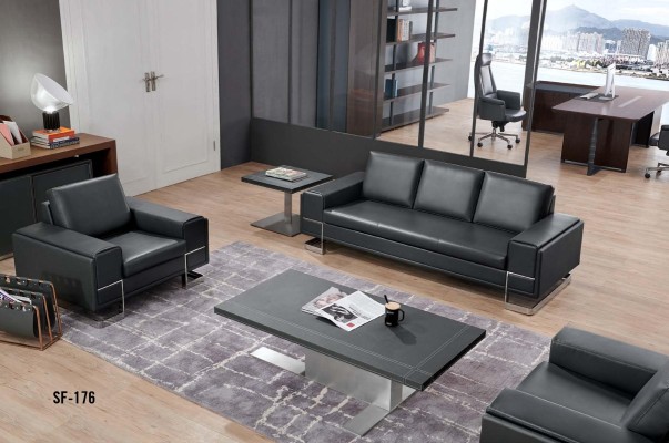 Современный диванный гарнитур 3+1+1 состоящий из 4-х частей в черном цвете с дизайнерскими ножками