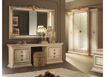  Очаровательный туалетный столик с зеркалом в классическом дизайне