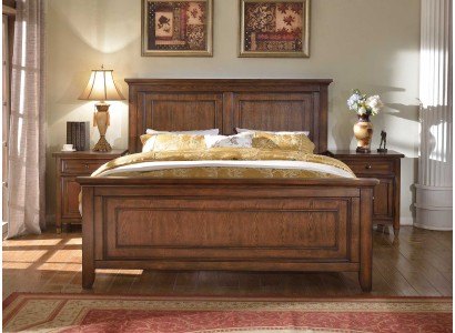 Двуспальная мягкая кровать с прикроватными тумбочками в отличном классическом дизайне 