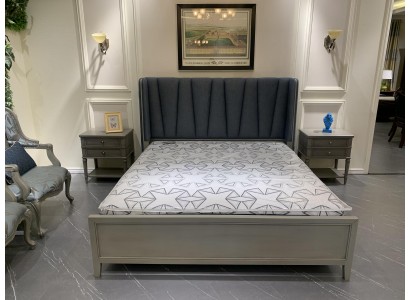 Двуспальная кровать в современном стиле премиум класса серого цвета