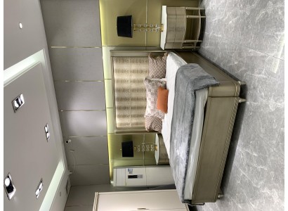 Двуспальная кровать в роскошном дизайне премиум класса с узорами
