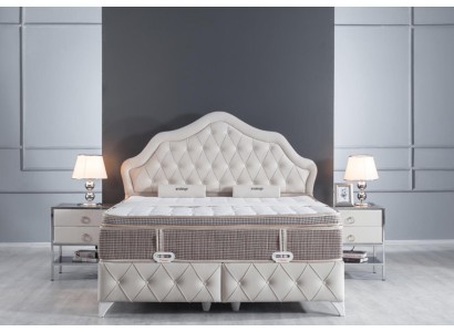 Белый спальный комплект в современном стиле с прикроватными тумбочками