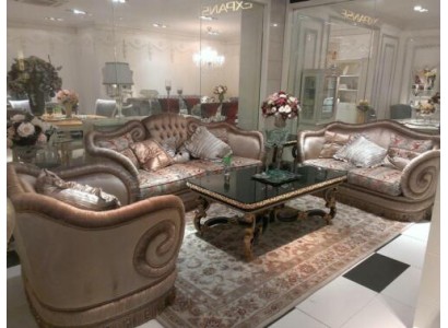 Замечательный комплект диванов 3+1 выполненный в классическом стиле с уникальным силуэтом и подлокотниками в виде волюты ионического ордера 