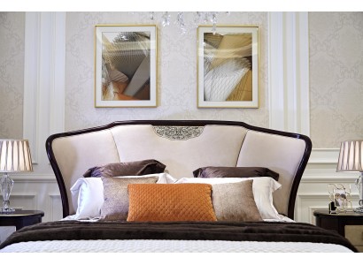 Великолепный комплект мебели для спальни в стиле Ар-деко состоящий из просторной кровати и прикроватной тумбочки