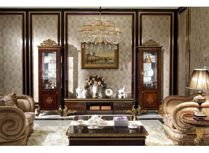 Изящная классическая модульная стенка для гостиной в темном коричневом оттенке с декоративными элементами золотого цвета 