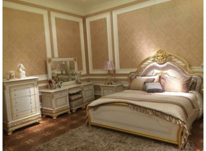 Аристократичный комплект мебели в классическом стиле состоящий из 8 предметов мебели для спальни