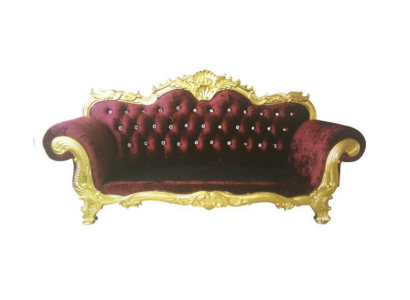 Изысканный диван потрясающего красного оттенка в стиле Честерфилд рассчитанный на 3 персоны 